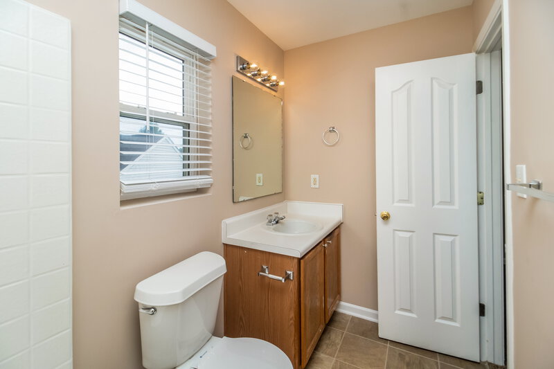 1,890/Mo, 10021 Green Hedge Ave Charlotte, NC 28269 Bathroom View