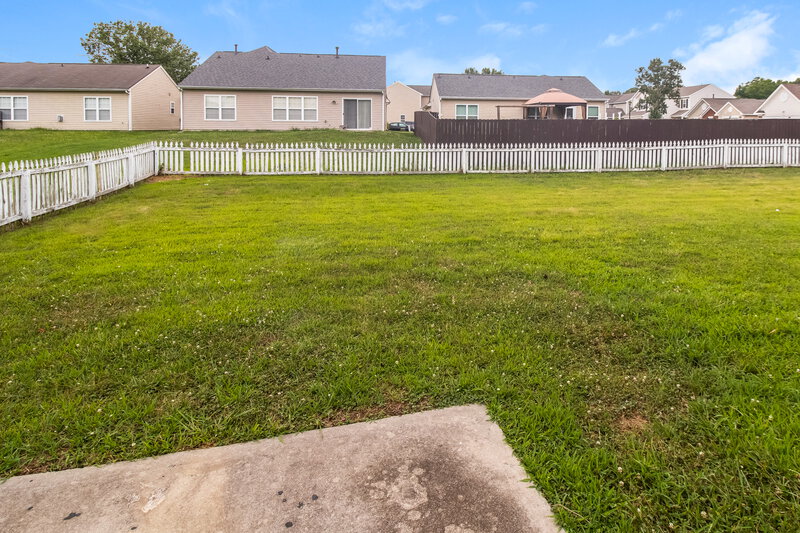 1,890/Mo, 10021 Green Hedge Ave Charlotte, NC 28269 Backyard View
