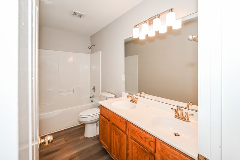 2,365/Mo, 9403 Swallow Tail Ln Charlotte, NC 28269 Bathroom View