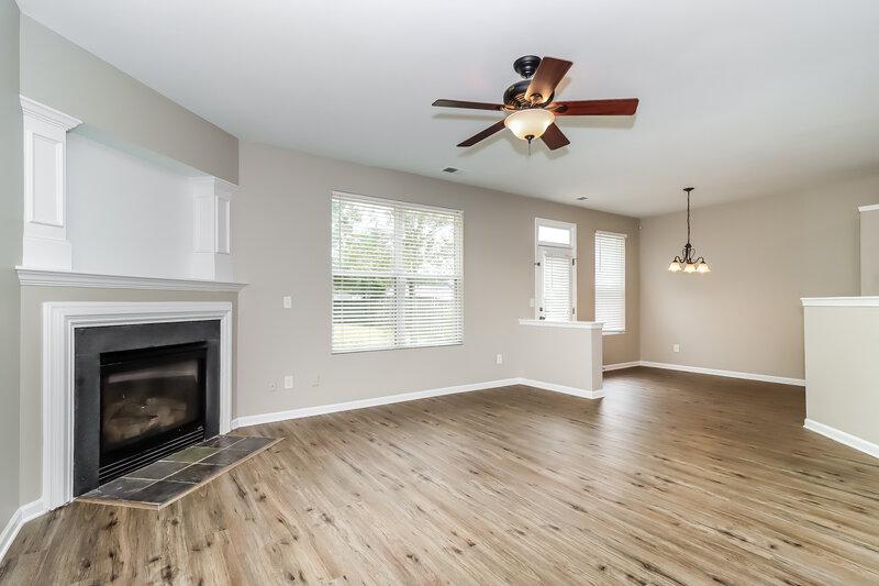 2,335/Mo, 7034 Advocator Ln Charlotte, NC 28216 Living Room View