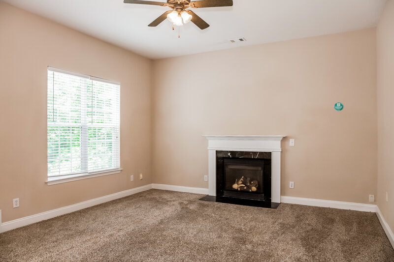 2,610/Mo, 10023 Montrose Dr NW Charlotte, NC 28269 Living Room View