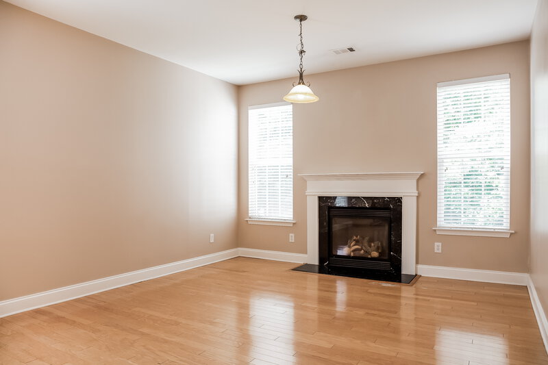 2,610/Mo, 10023 Montrose Dr NW Charlotte, NC 28269 Sitting Room View