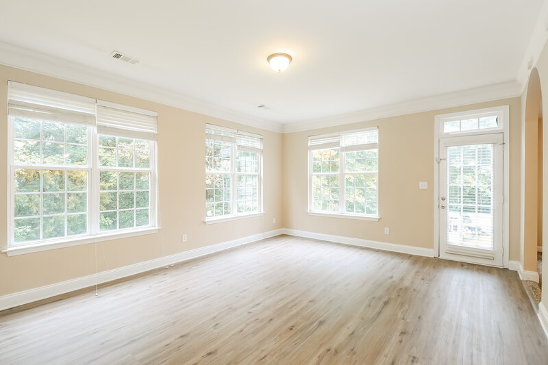 2,770/Mo, 10023 Montrose Dr NW Charlotte, NC 28269 Sun Room View