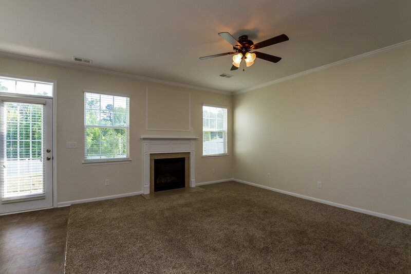 2,555/Mo, 17204 Hampton Trace Rd Huntersville, NC 28078 Living Room View 2