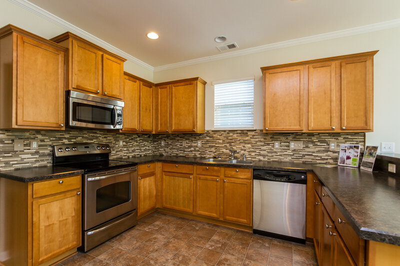 2,555/Mo, 17204 Hampton Trace Rd Huntersville, NC 28078 Kitchen View 2