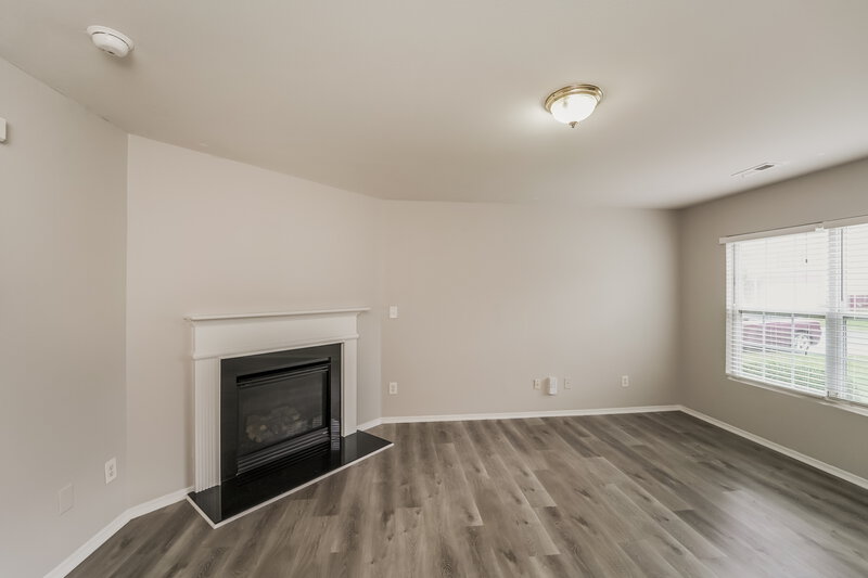 2,080/Mo, 8808 Chalkstone Rd Charlotte, NC 28216 Living Room View 2