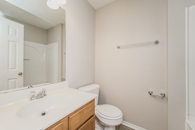 2,080/Mo, 8808 Chalkstone Rd Charlotte, NC 28216 Bathroom View