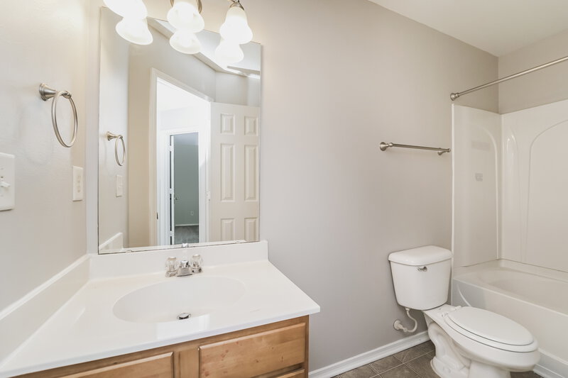 2,080/Mo, 8808 Chalkstone Rd Charlotte, NC 28216 Bathroom View 2