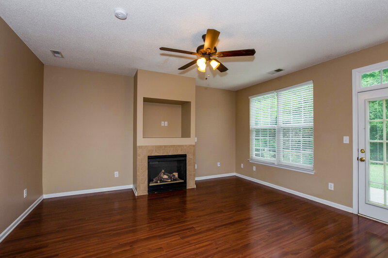 2,140/Mo, 12132 Old Willow Rd Charlotte, NC 28269 Living Room View
