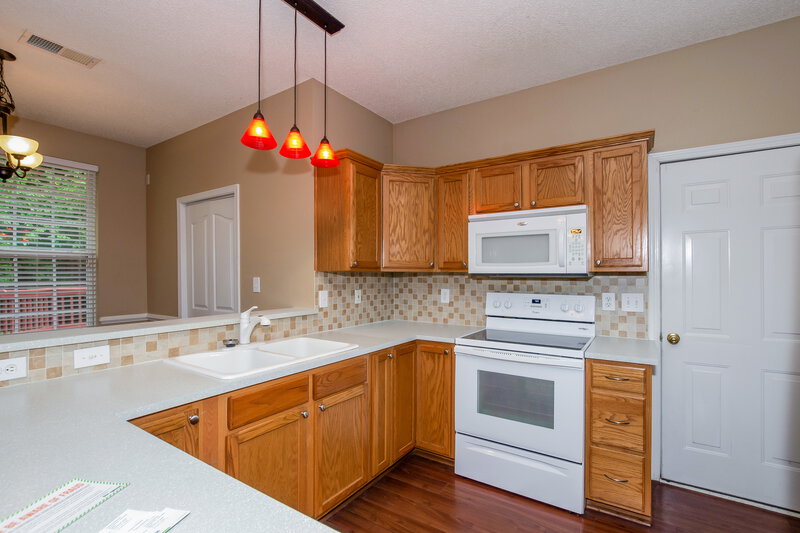 2,140/Mo, 12132 Old Willow Rd Charlotte, NC 28269 Kitchen View 3