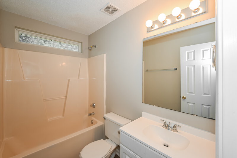 1,990/Mo, 7526 Fallow Ln Charlotte, NC 28273 Bathroom View