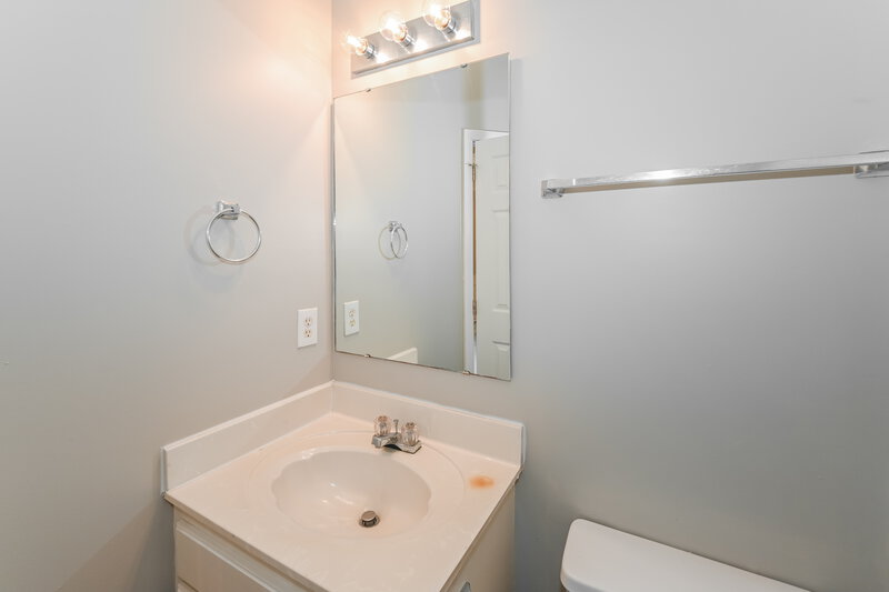 1,990/Mo, 7526 Fallow Ln Charlotte, NC 28273 Bathroom View 2