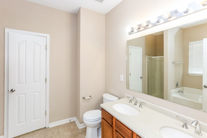 1,965/Mo, 12708 Deaton Hill Dr Charlotte, NC 28269 Main Bathroom View