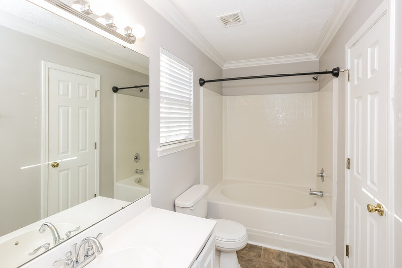 2,000/Mo, 2954 Hawick Commons Dr Concord, NC 28027 Main Bathroom View