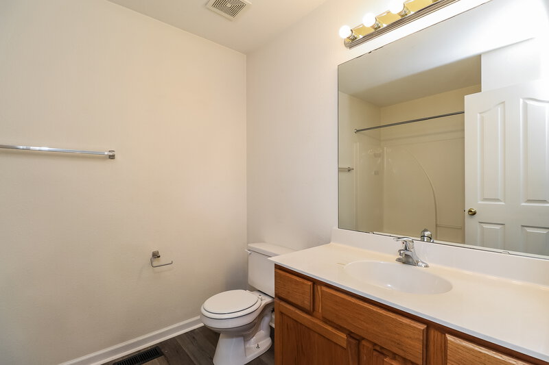 2,085/Mo, 4134 Planters Watch Dr Charlotte, NC 28278 Main Bathroom View