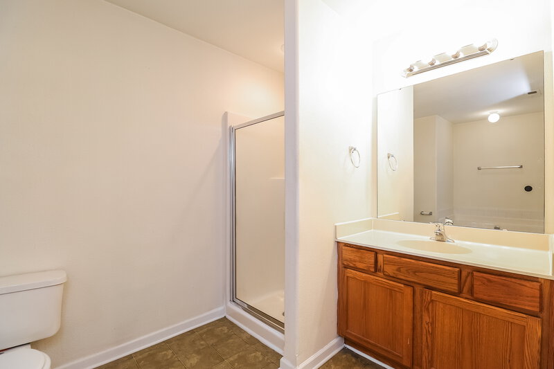 2,085/Mo, 4134 Planters Watch Dr Charlotte, NC 28278 Main Bathroom View 2