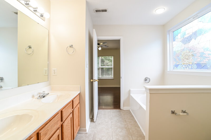 2,060/Mo, 1011 Tiger Eye Ave Indian Trail, NC 28079 Main Bathroom View
