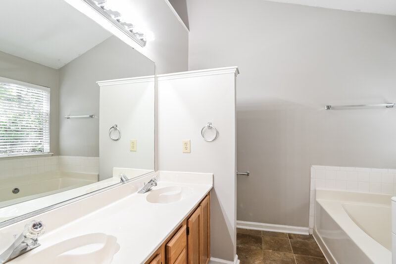 2,000/Mo, 14214 Walkers Crossing Dr Charlotte, NC 28273 Main Bathroom View