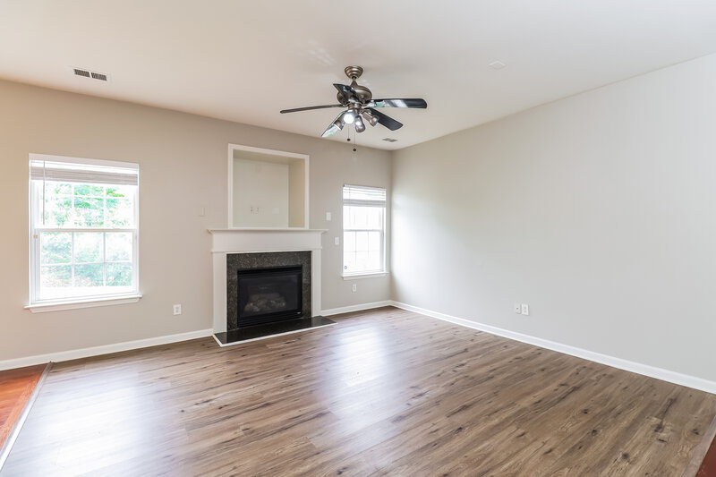 2,425/Mo, 6415 Glenolden Dr Charlotte, NC 28269 Living Room View
