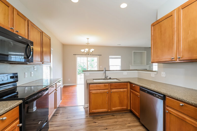 2,425/Mo, 6415 Glenolden Dr Charlotte, NC 28269 Kitchen View