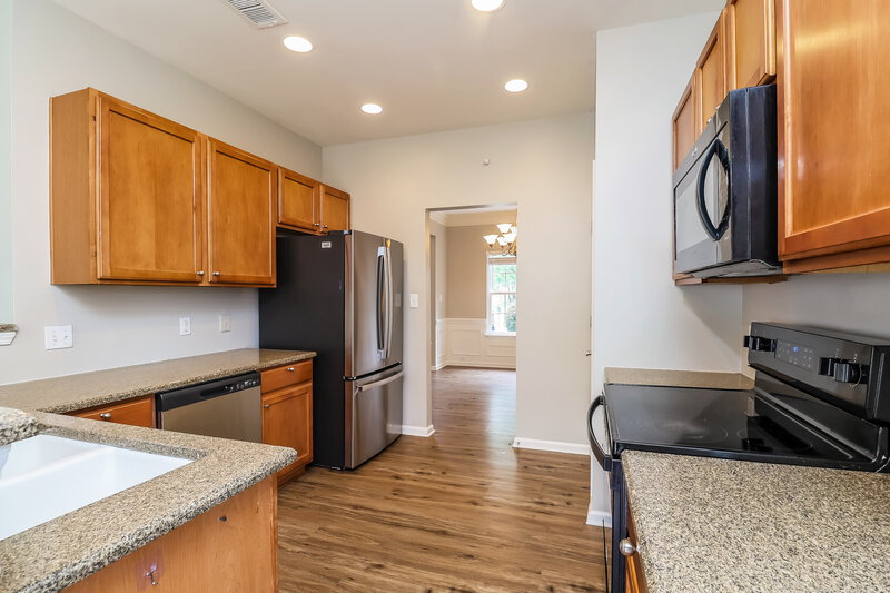 2,425/Mo, 6415 Glenolden Dr Charlotte, NC 28269 Kitchen View 2