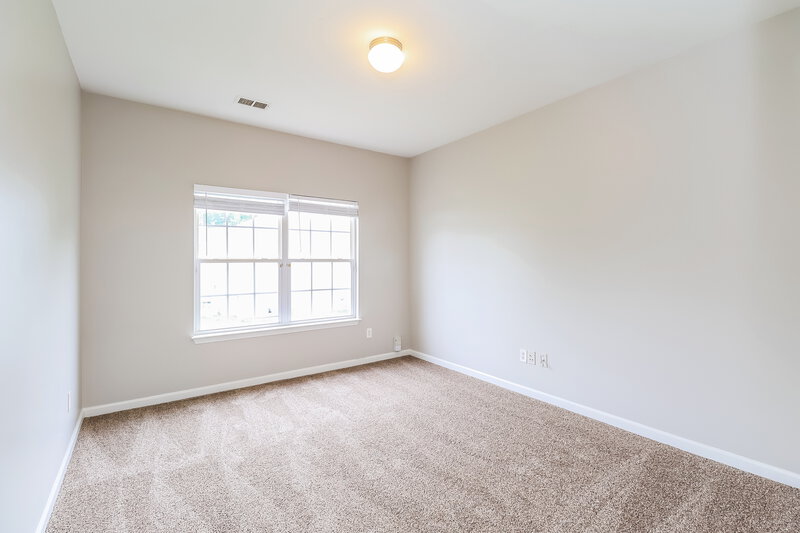 2,425/Mo, 6415 Glenolden Dr Charlotte, NC 28269 Office View