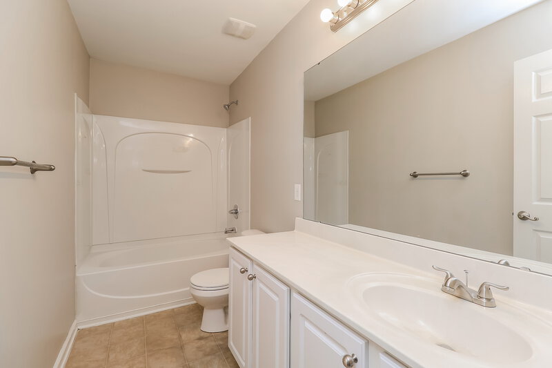 2,425/Mo, 6415 Glenolden Dr Charlotte, NC 28269 Bathroom View