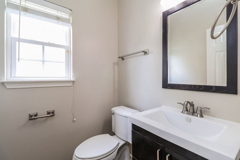2,425/Mo, 6415 Glenolden Dr Charlotte, NC 28269 Bathroom View 2