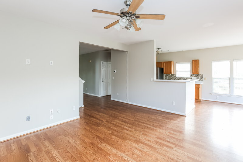 2,235/Mo, 11928 Creek Turn Dr Charlotte, NC 28278 Living Room View 2