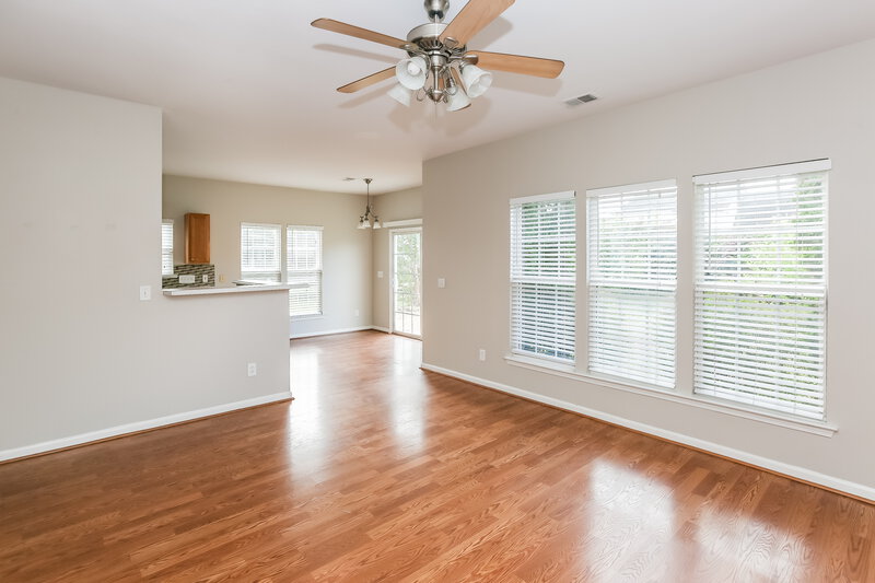 2,235/Mo, 11928 Creek Turn Dr Charlotte, NC 28278 Living Room View 3