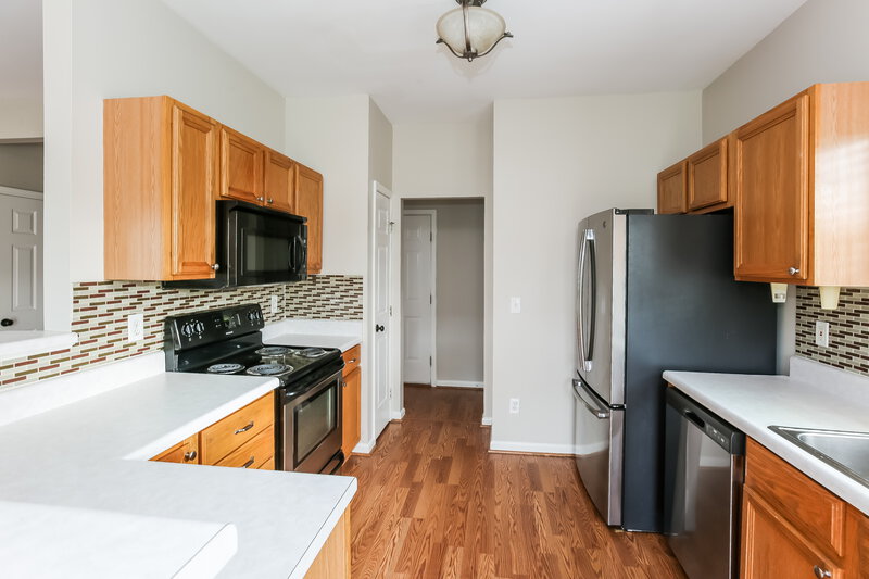 2,235/Mo, 11928 Creek Turn Dr Charlotte, NC 28278 Kitchen View 2