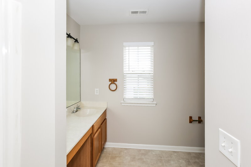 2,235/Mo, 11928 Creek Turn Dr Charlotte, NC 28278 Main Bathroom View