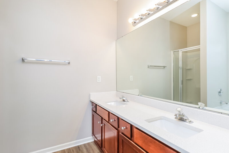 2,220/Mo, 11428 Lamoille Ln Charlotte, NC 28278 Main Bathroom View