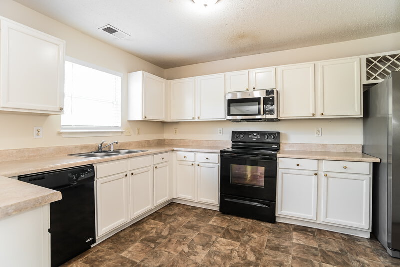 1,985/Mo, 6846 Squirrels Foot Ct Charlotte, NC 28217 Kitchen View