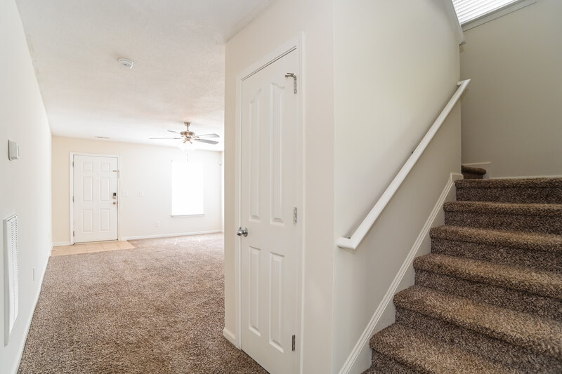 1,985/Mo, 6846 Squirrels Foot Ct Charlotte, NC 28217 Stairwell View