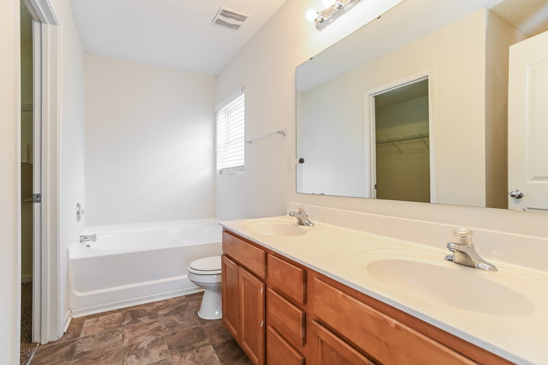 1,985/Mo, 6846 Squirrels Foot Ct Charlotte, NC 28217 Main Bathroom View