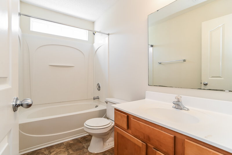 1,985/Mo, 6846 Squirrels Foot Ct Charlotte, NC 28217 Bathroom View