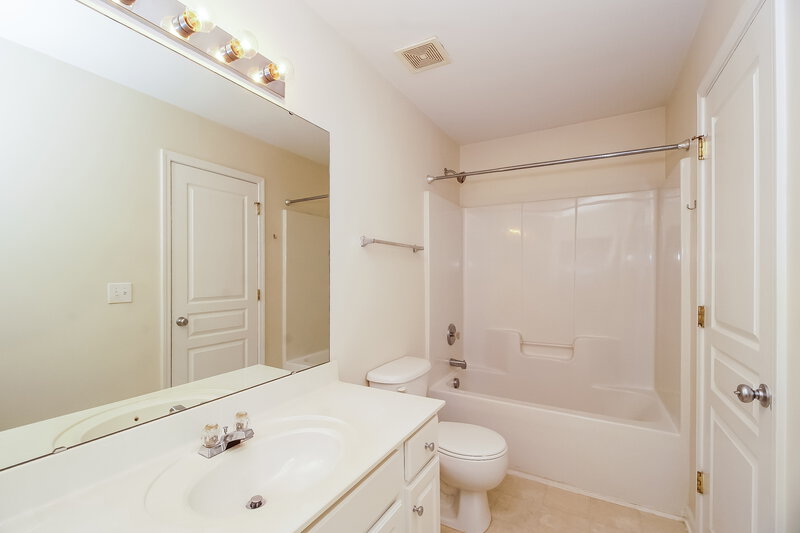 2,015/Mo, 10142 Old Carolina Dr Charlotte, NC 28214 Bathroom View