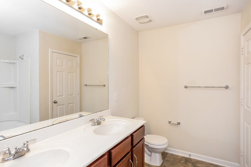 1,950/Mo, 2011 Blue Stream Ln Indian Trail, NC 28079 Main Bathroom View