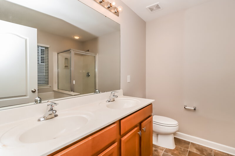 2,290/Mo, 4503 Clymer Ct Charlotte, NC 28269 Main Bathroom View