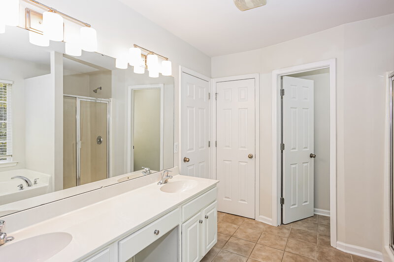 2,520/Mo, 11240 Cypress View Dr Charlotte, NC 28262 Main Bathroom View