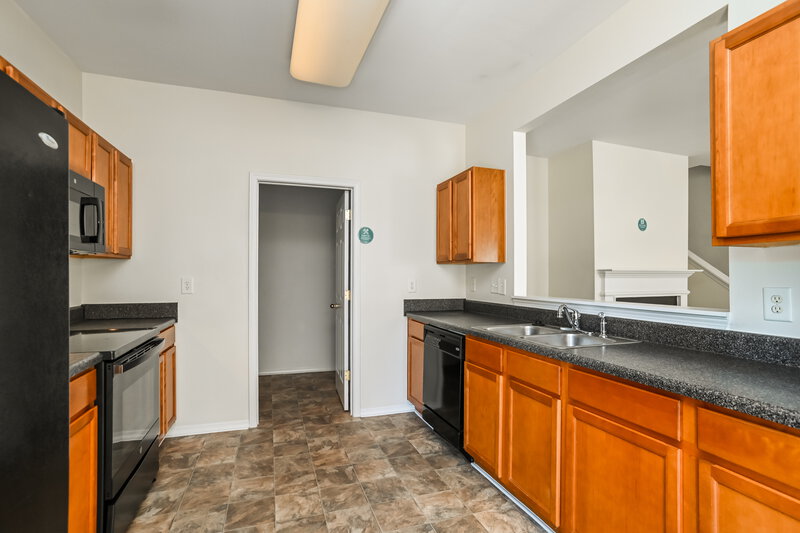 1,970/Mo, 2222 Buckleigh Dr Charlotte, NC 28215 Kitchen View