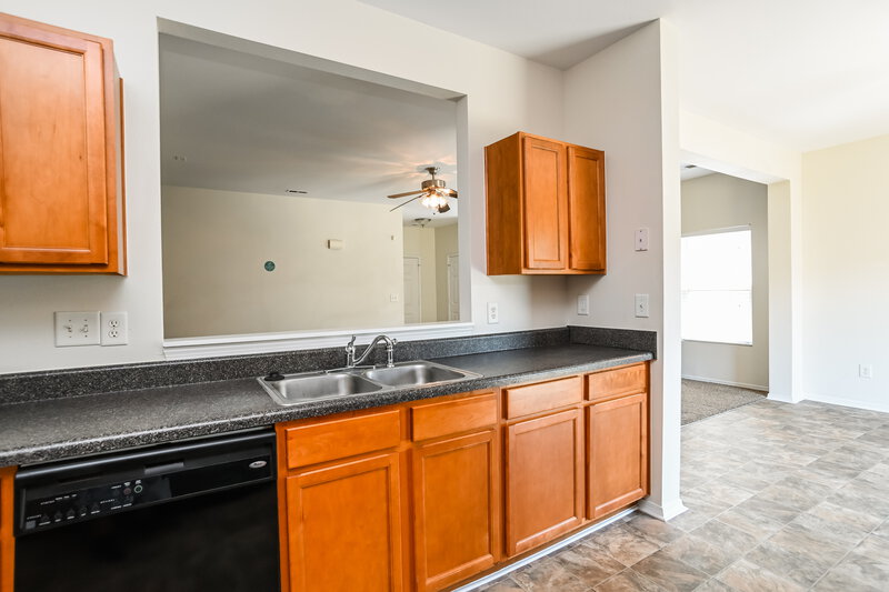 1,970/Mo, 2222 Buckleigh Dr Charlotte, NC 28215 Kitchen View 2