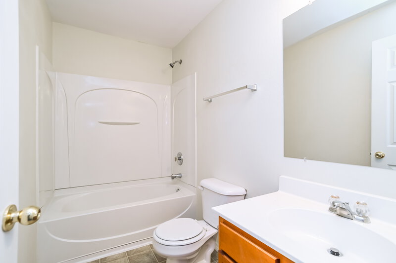 1,970/Mo, 2222 Buckleigh Dr Charlotte, NC 28215 Bathroom View