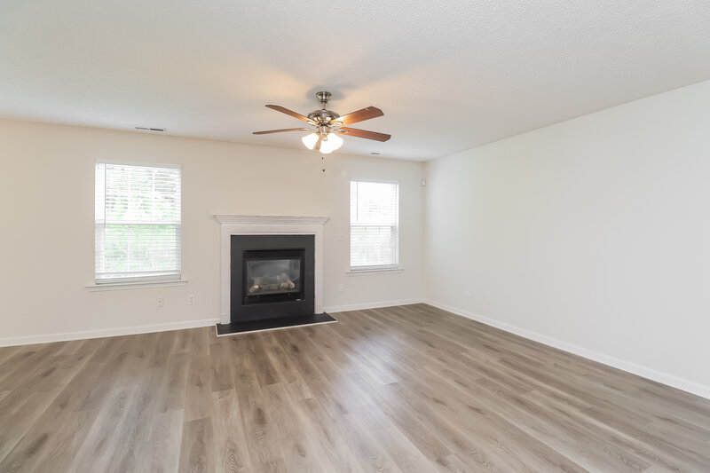 1,960/Mo, 14014 Riding Hill Ave Charlotte, NC 28213 Living Room View