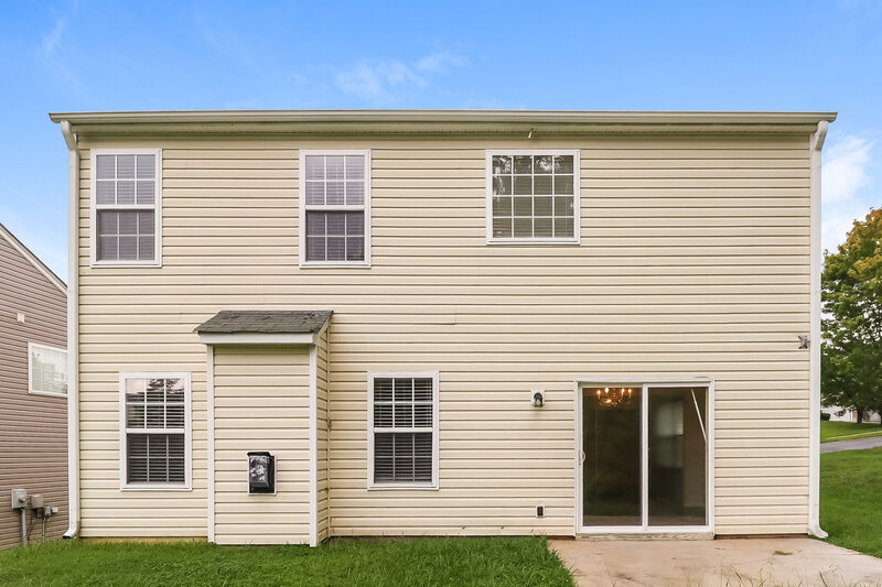 1,960/Mo, 14014 Riding Hill Ave Charlotte, NC 28213 Rear View