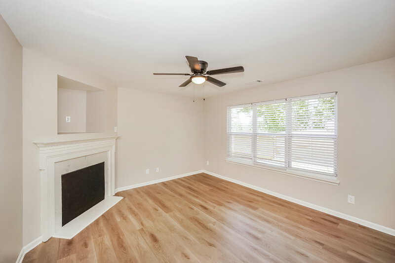 1,855/Mo, 1421 Braveheart Ln Charlotte, NC 28216 Living Room View