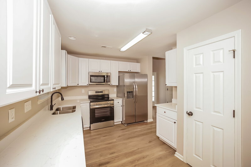1,855/Mo, 1421 Braveheart Ln Charlotte, NC 28216 Kitchen View