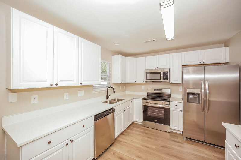 1,855/Mo, 1421 Braveheart Ln Charlotte, NC 28216 Kitchen View 2