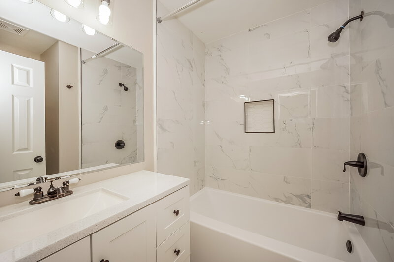 1,855/Mo, 1421 Braveheart Ln Charlotte, NC 28216 Bathroom View